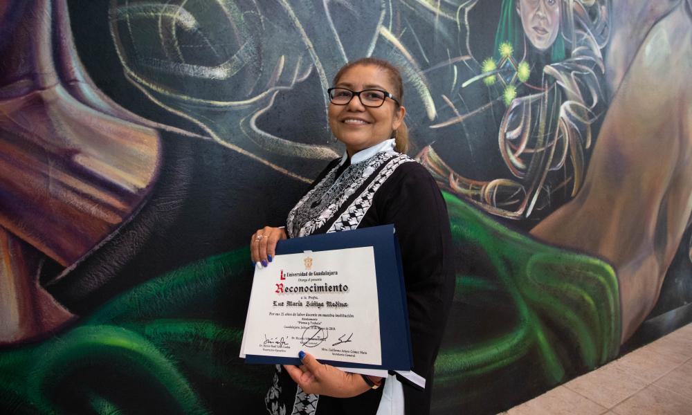 La Universidad de Guadalajara distinguió a docentes del CUCosta por su trayectoria académica de 20, 25, y 30 años de servicio en la docencia.