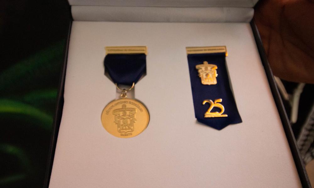 La Universidad de Guadalajara distinguió a docentes del CUCosta por su trayectoria académica de 20, 25, y 30 años de servicio en la docencia.