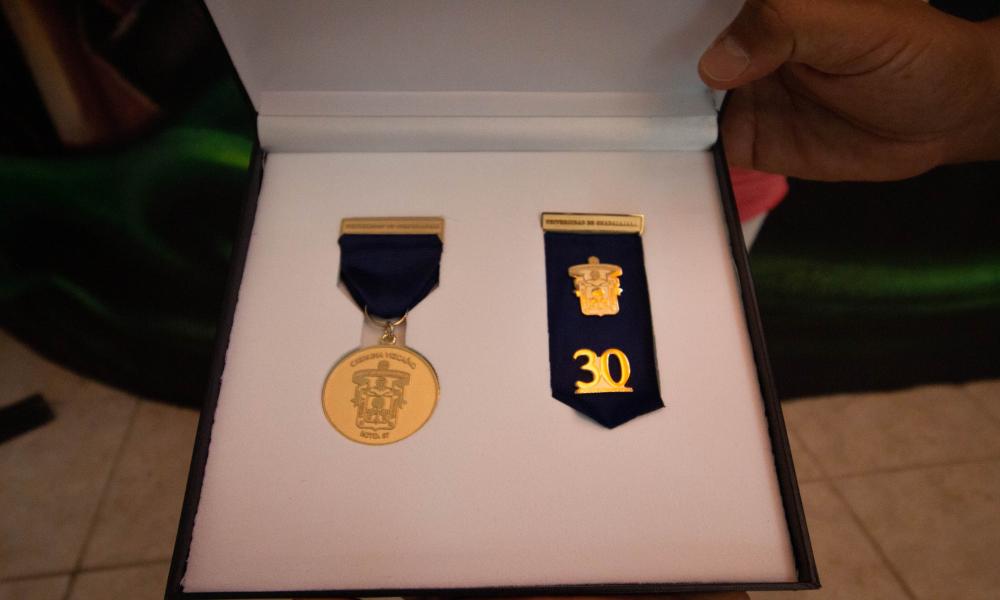 La Universidad de Guadalajara distinguió a docentes del CUCosta por su trayectoria académica de 20, 25, y 30 años de servicio en la docencia.