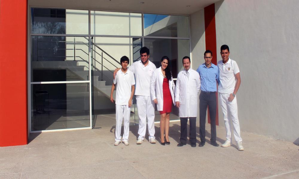 Invierte CUCosta más de 10 mdp en futuros Médicos