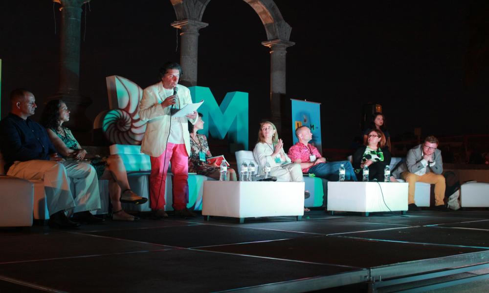 Puerto Vallarta recibe a poetas de México y el mundo en “Letras en la Mar”
