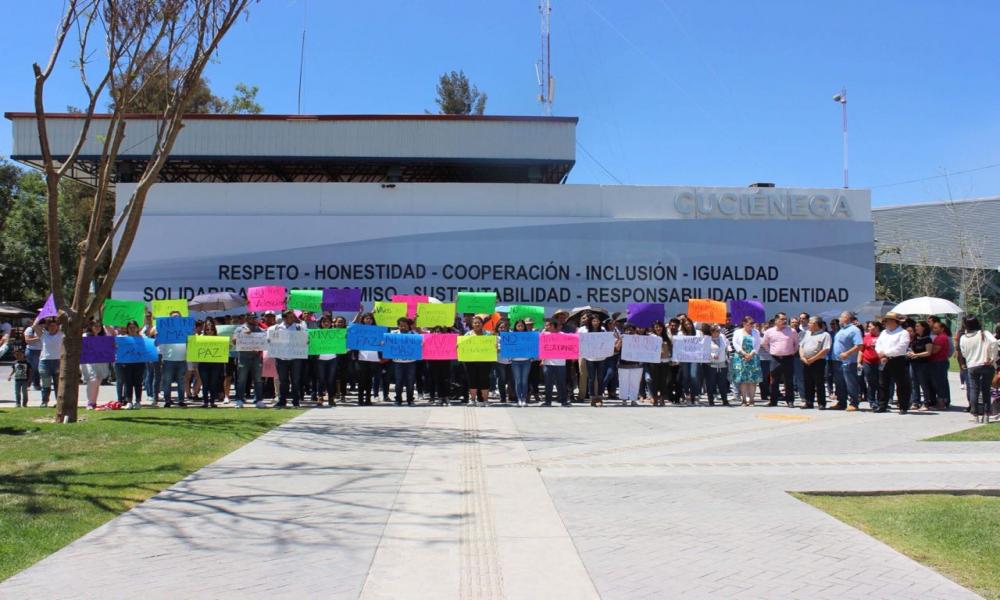 Paran labores en protesta por desaparición de estudiantes