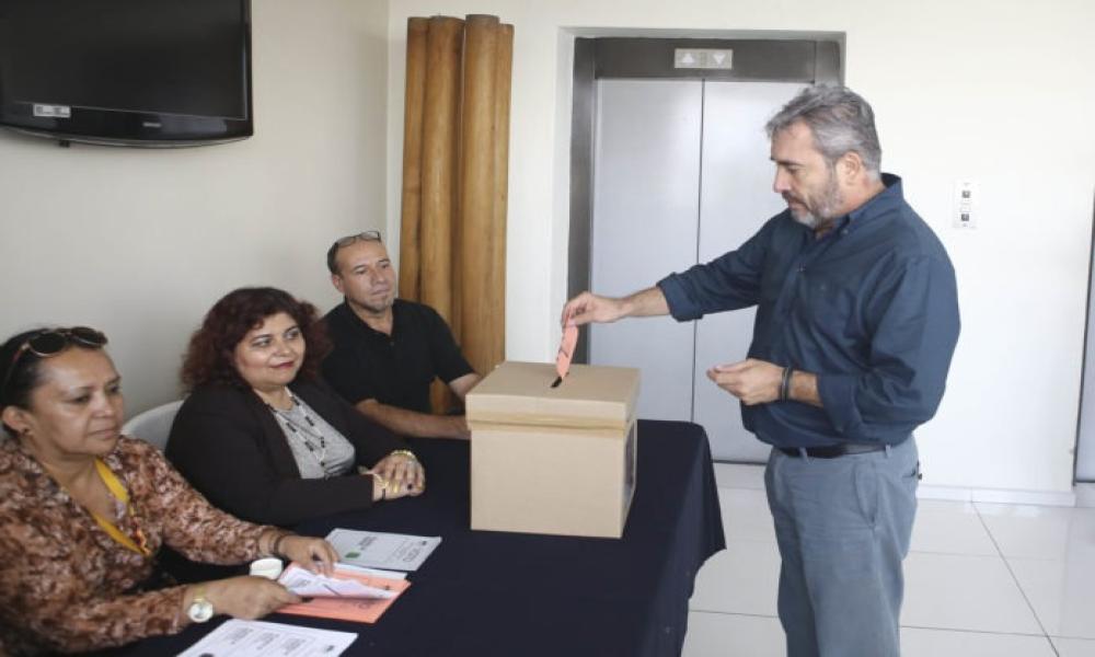 Con 85 por ciento de votación a favor, Jesús Becerra ganó la primera elección del SUTUdeG