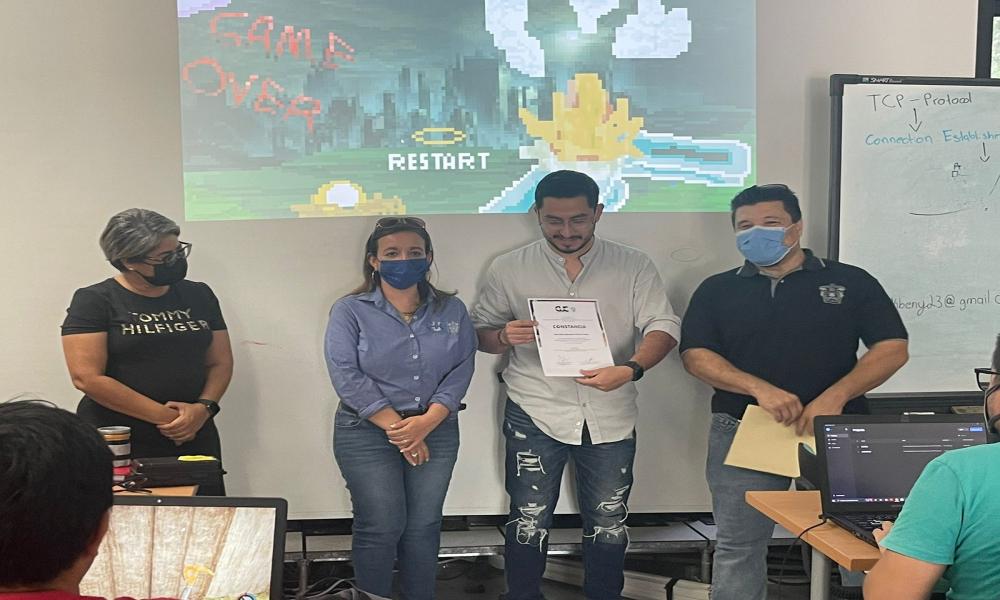 Realizan actualización tecnológica para maestros y alumnos del CUCosta