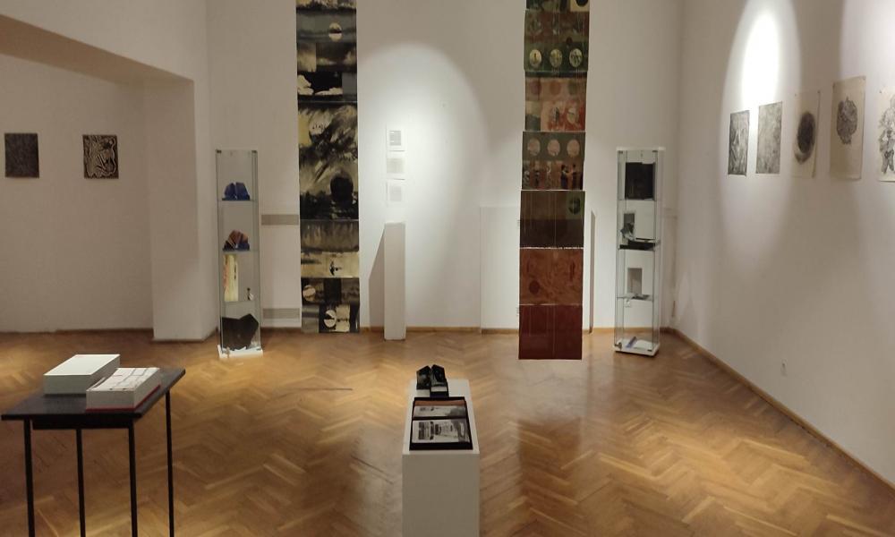 Estudiantes de CUCosta exhiben estampas de arte en Polonia