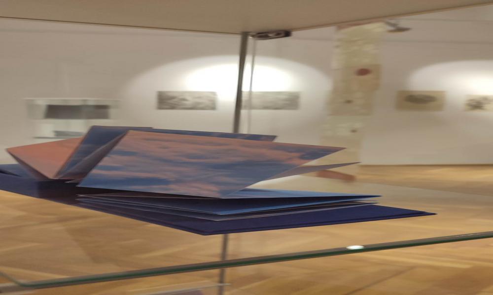 Estudiantes de CUCosta exhiben estampas de arte en Polonia