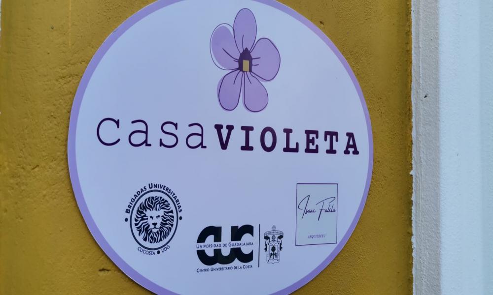 Universitarios del CUCosta entregan “Casa Violeta” en Los Llanitos