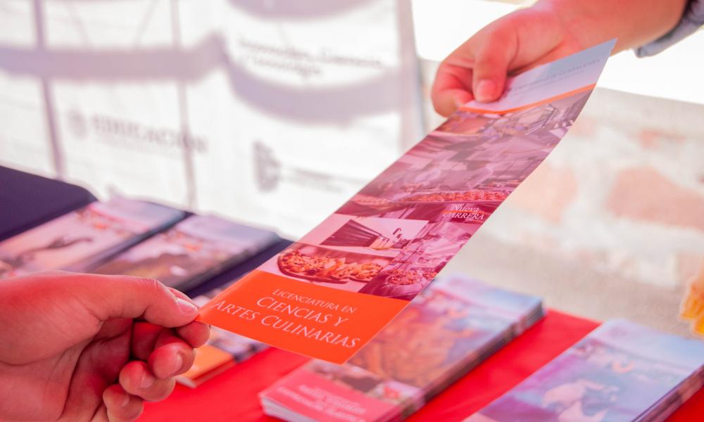 Alumnos de la Preparatoria Regional conocen oferta académica del CUCosta 