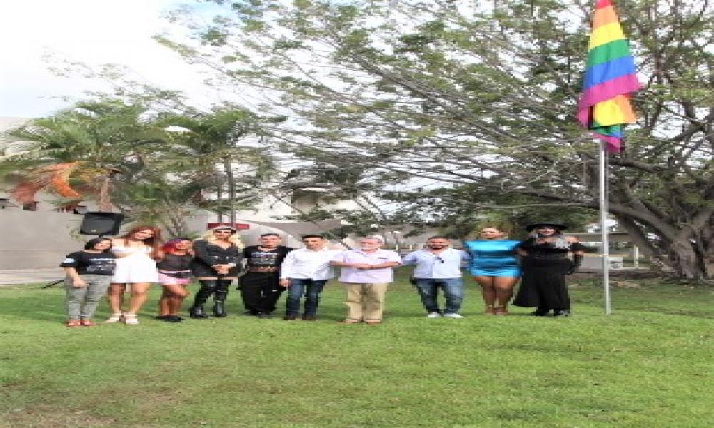 Izan bandera de la comunidad de la diversidad sexual en CUCosta