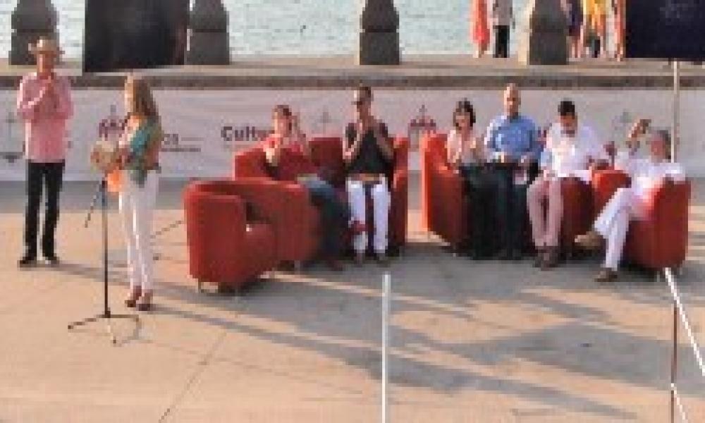 Dejaron poemas impregnados en Puerto Vallarta con “Circunnavegaciones”