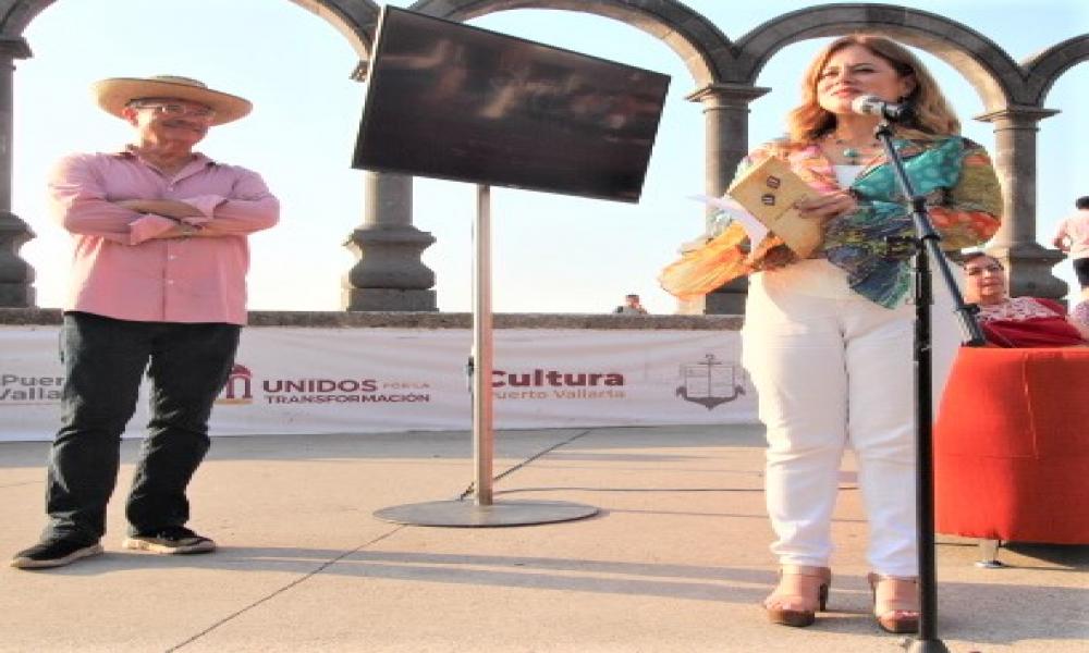 Dejaron poemas impregnados en Puerto Vallarta con “Circunnavegaciones”