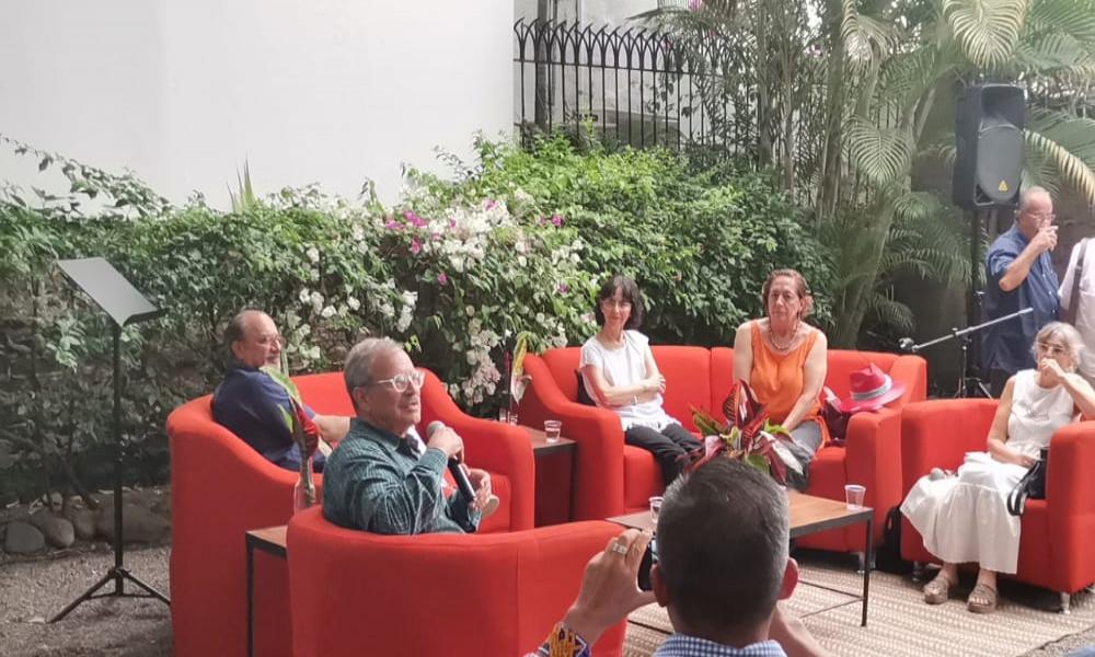 Dejaron poemas impregnados en Puerto Vallarta con “Circunnavegaciones”