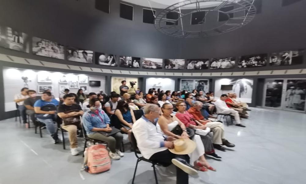 Dejaron poemas impregnados en Puerto Vallarta con “Circunnavegaciones”