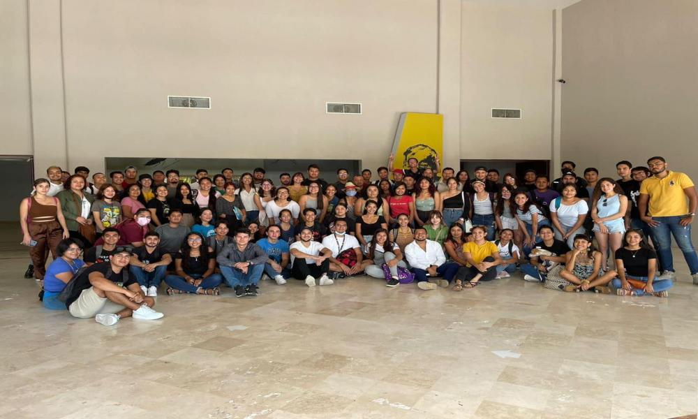 Recibe CUCosta Presea al Servicio Social Irene Robleado García en beneficio de la sociedad