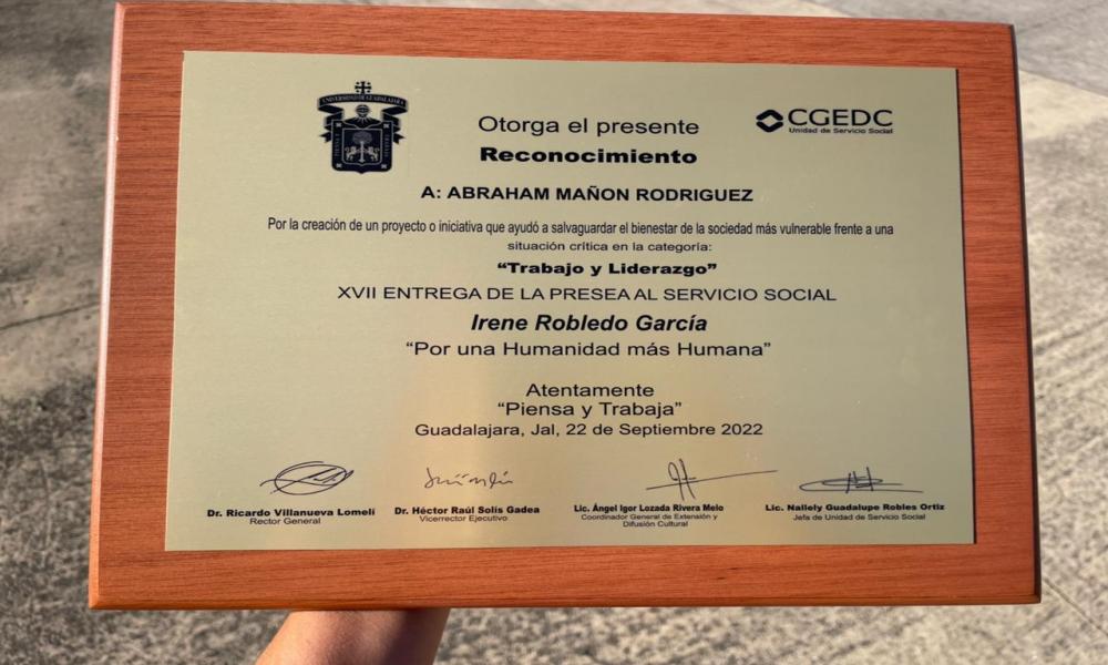 Recibe CUCosta Presea al Servicio Social Irene Robleado García en beneficio de la sociedad