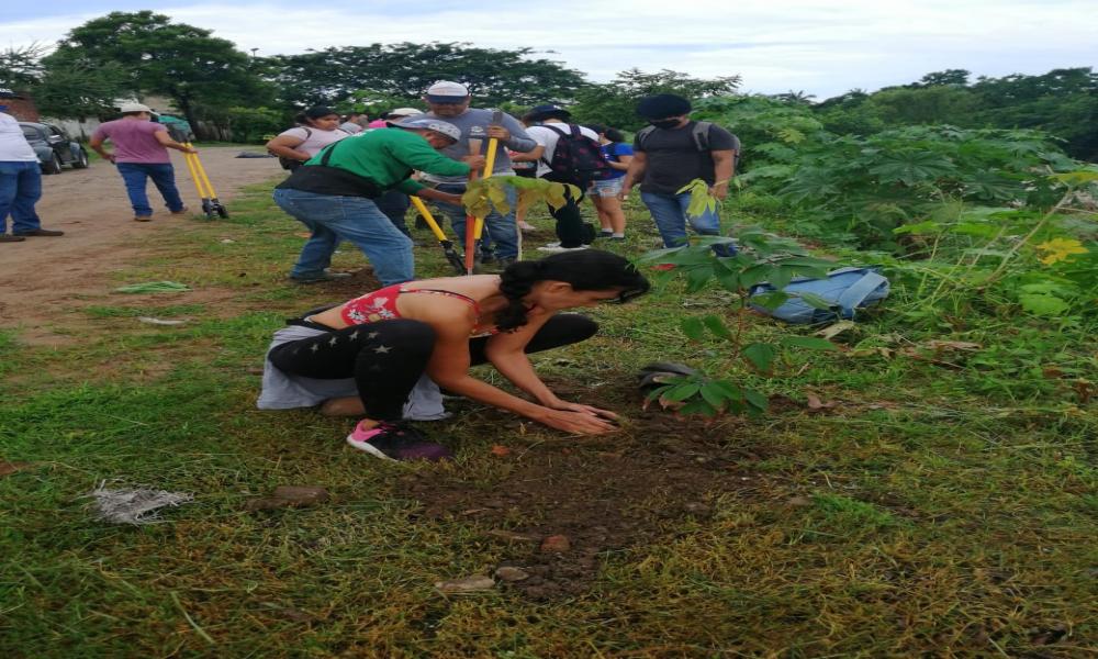 Inicia la reforestación en la ribera del Río Pitillal