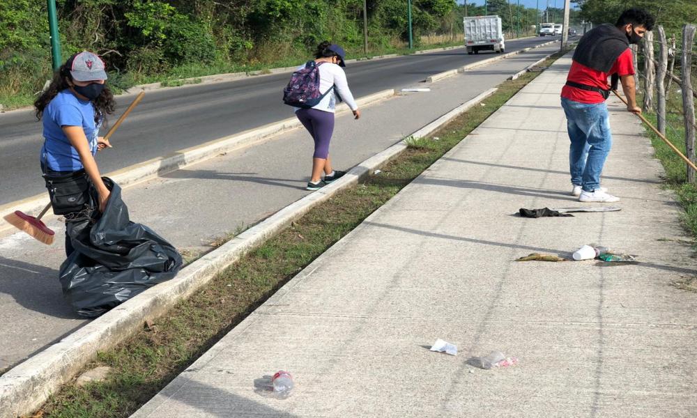 Suman universitarios a programa “Senderos seguros”