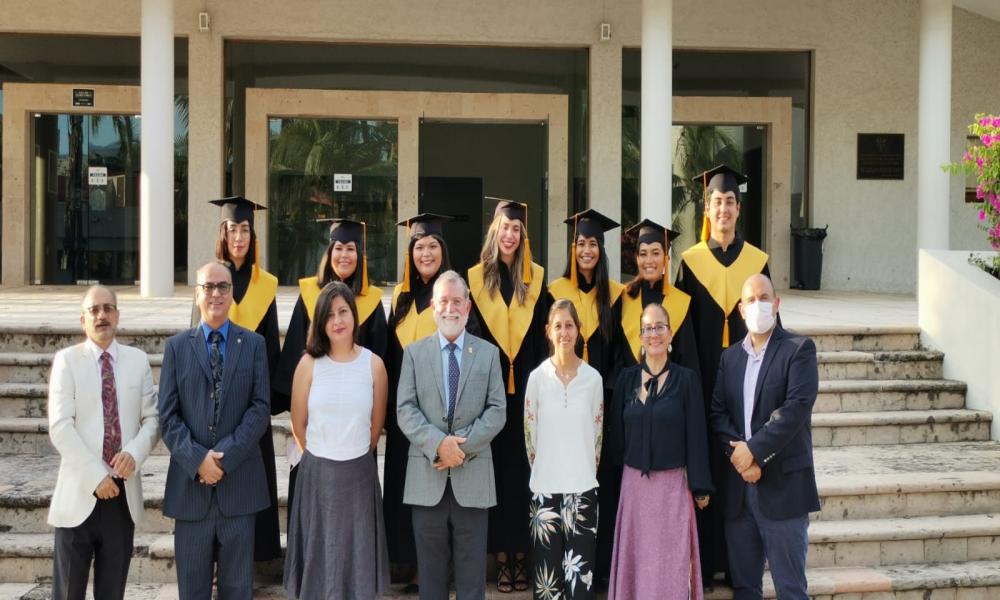 Se gradúan 1,111 estudiantes de tres calendarios escolares en CUCosta