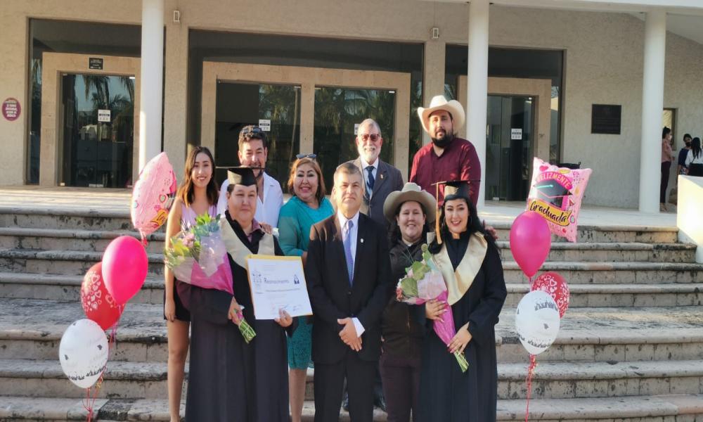 Se gradúan 1,111 estudiantes de tres calendarios escolares en CUCosta