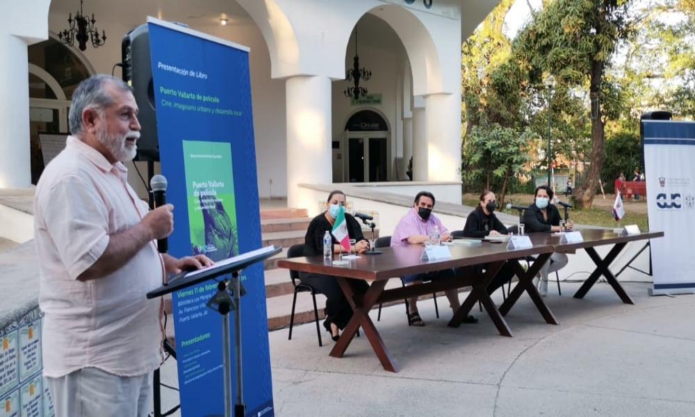 Presenta autor su libro Puerto Vallarta de Película, imaginario urbano y desarrollo local