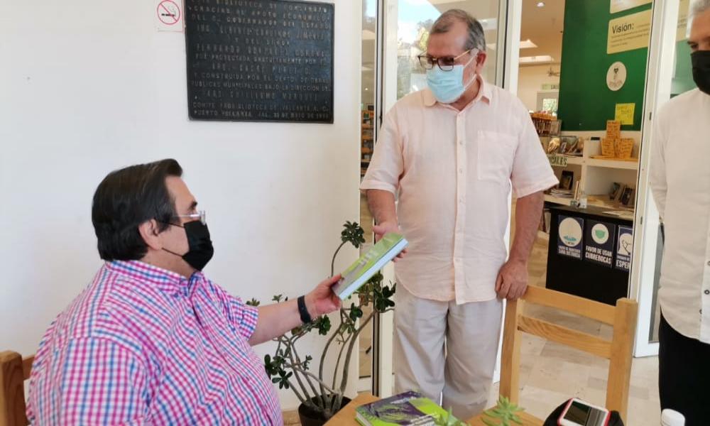 Presenta autor su libro Puerto Vallarta de Película, imaginario urbano y desarrollo local