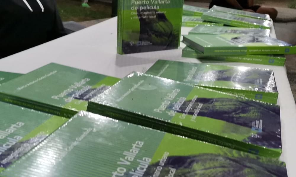 Presenta autor su libro Puerto Vallarta de Película, imaginario urbano y desarrollo local