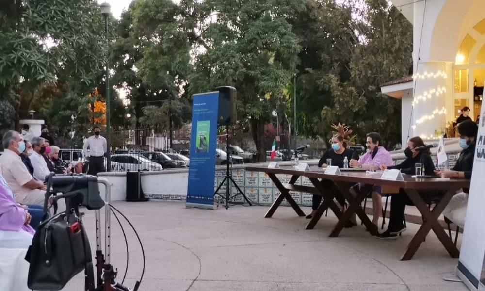 Presenta autor su libro Puerto Vallarta de Película, imaginario urbano y desarrollo local