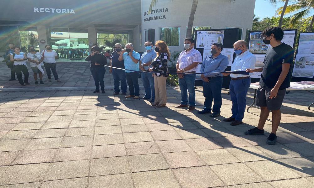 Exponen alumnos de Arquitectura proyectos presentados concursos