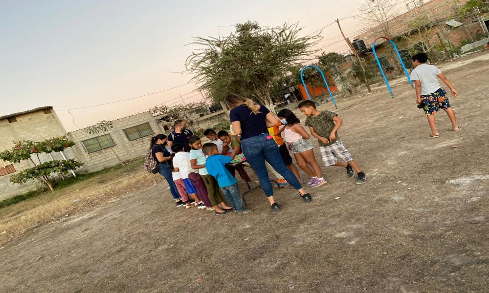Estudiantes del CUCosta ofrecen servicios comunitarios en Punta Mita