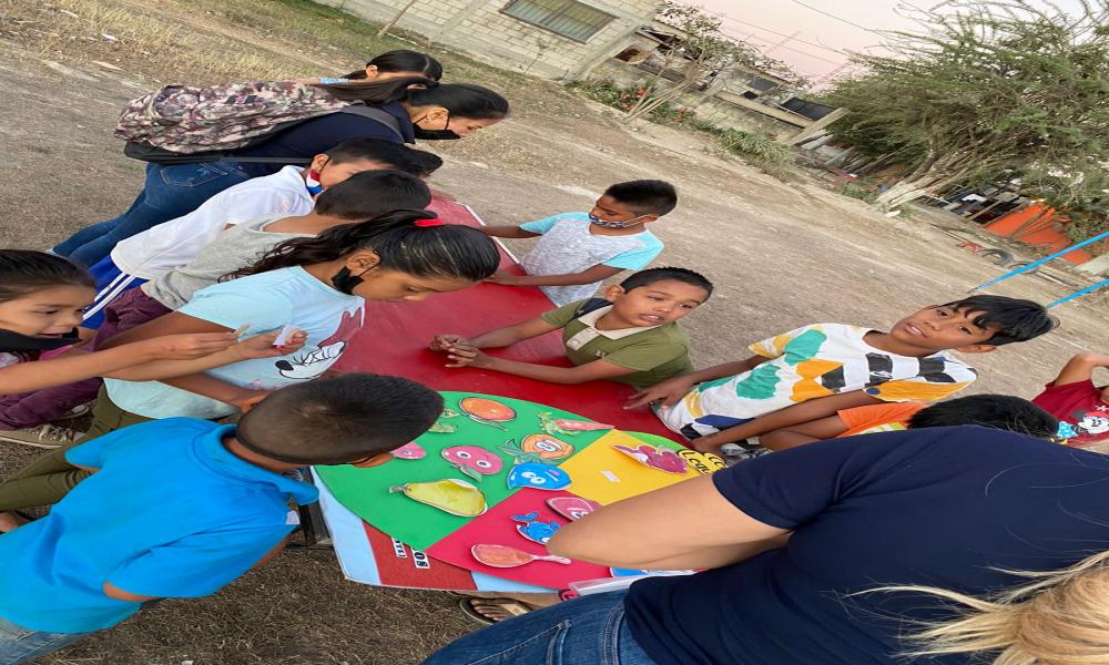 Estudiantes del CUCosta ofrecen servicios comunitarios en Punta Mita