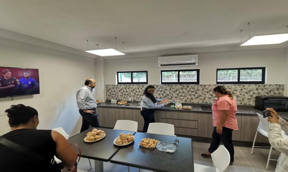 El Dr. Ricardo Villanueva, rector de la UdeG inauguró el comedor del SUTUdeG