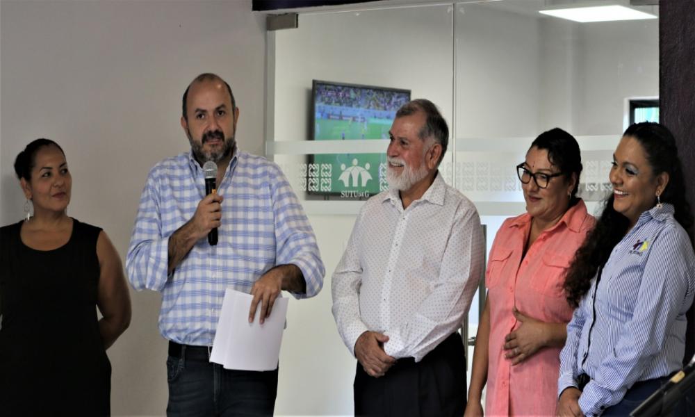 El Dr. Ricardo Villanueva, rector de la UdeG inauguró el comedor del SUTUdeG