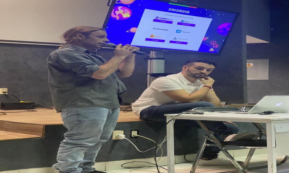 Reúnen a empresarios en tecnologías con estudiantes de carreras afines en el CUCosta