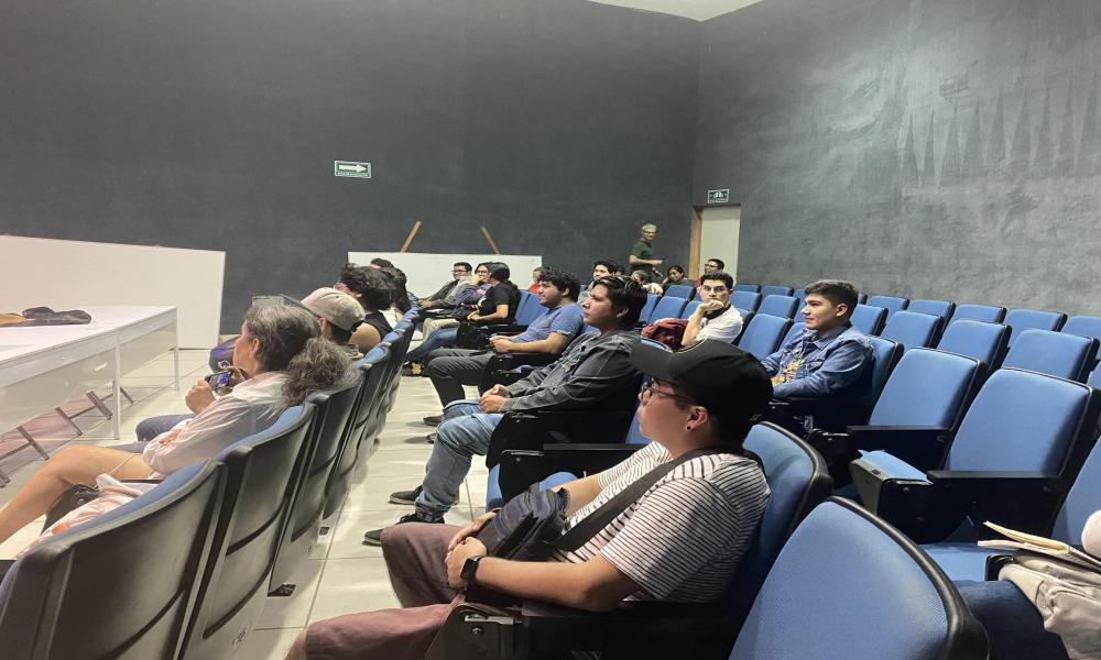 Reúnen a empresarios en tecnologías con estudiantes de carreras afines en el CUCosta