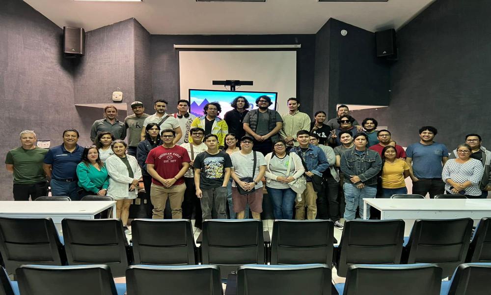 Reúnen a empresarios en tecnologías con estudiantes de carreras afines en el CUCosta