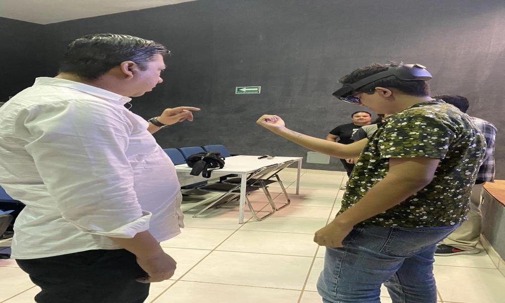 Reúnen a empresarios en tecnologías con estudiantes de carreras afines en el CUCosta