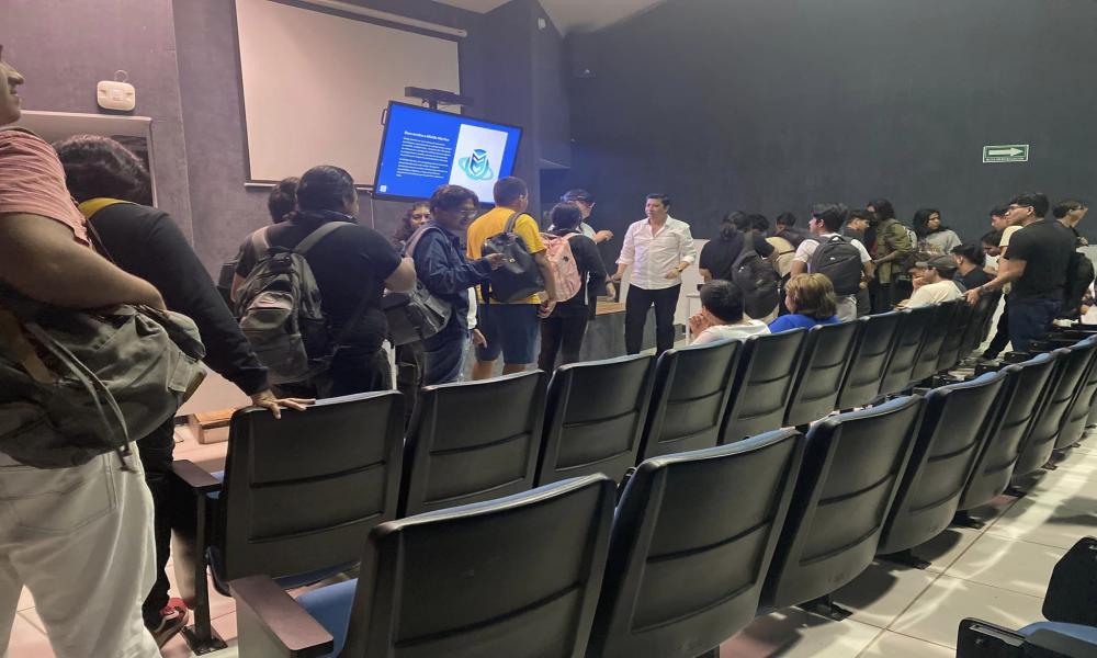 Reúnen a empresarios en tecnologías con estudiantes de carreras afines en el CUCosta