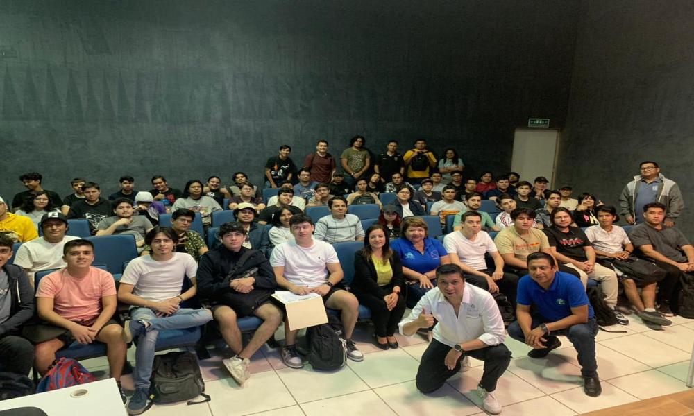 Reúnen a empresarios en tecnologías con estudiantes de carreras afines en el CUCosta