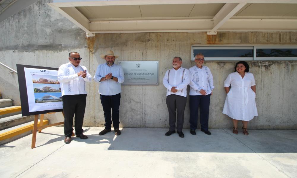 Develaron placas y corte de listón en espacios nuevos en el Centro Universitario de la Costa