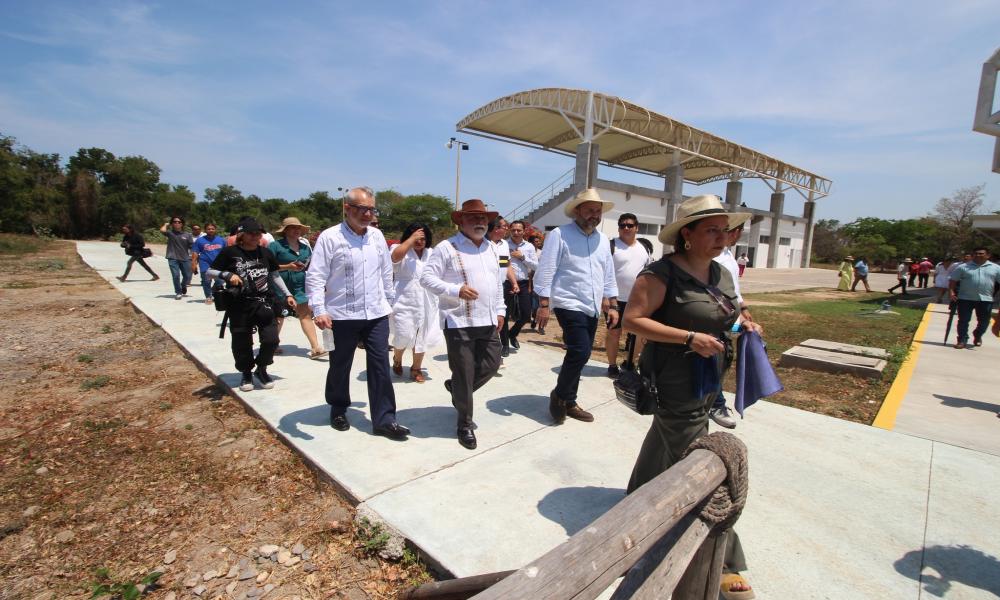 Develaron placas y corte de listón en espacios nuevos en el Centro Universitario de la Costa