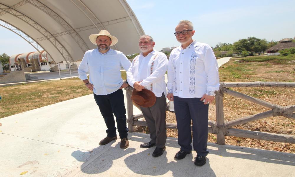 Develaron placas y corte de listón en espacios nuevos en el Centro Universitario de la Costa
