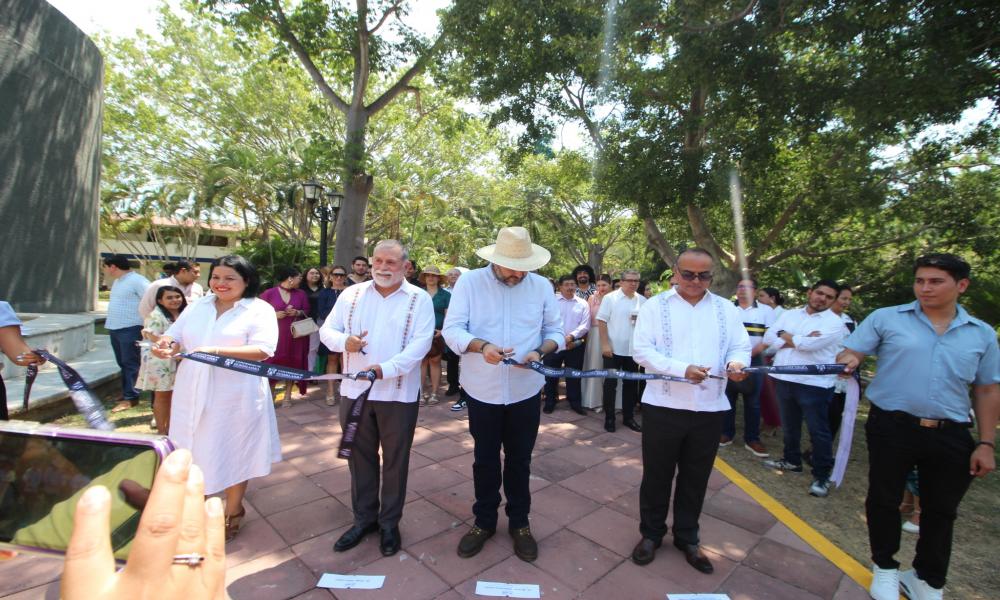 Develaron placas y corte de listón en espacios nuevos en el Centro Universitario de la Costa