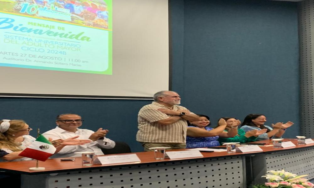 Regresan a CUCosta participantes del Sistema Universitario del Adulto Mayor