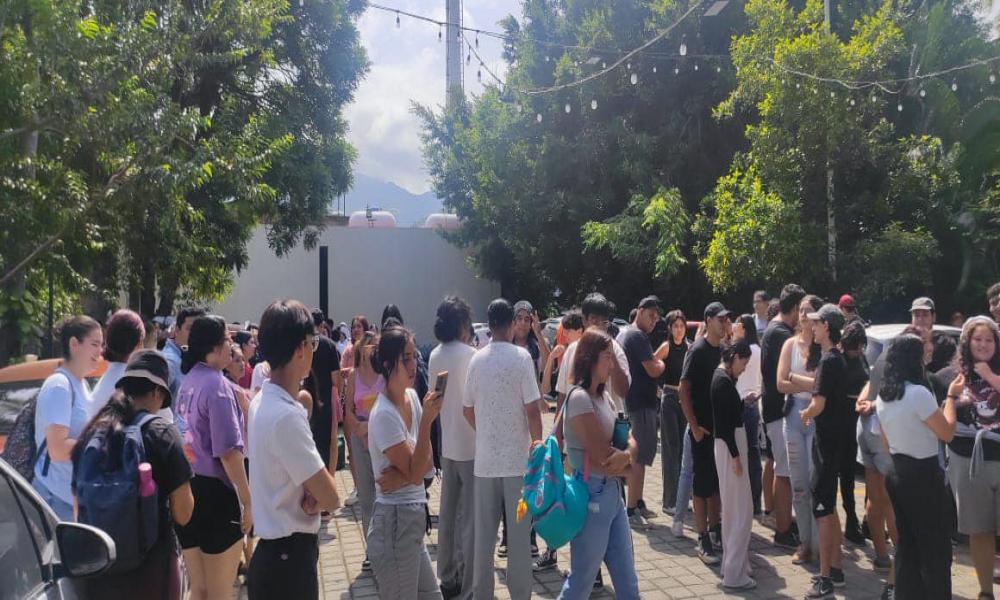 Activa participación de comunidad CUCosta en el simulacro