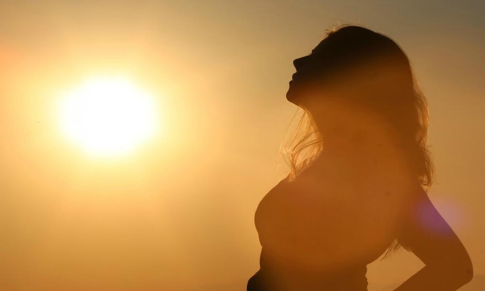 Recomiendan no exponerse a los rayos ultravioleta sin protección solar