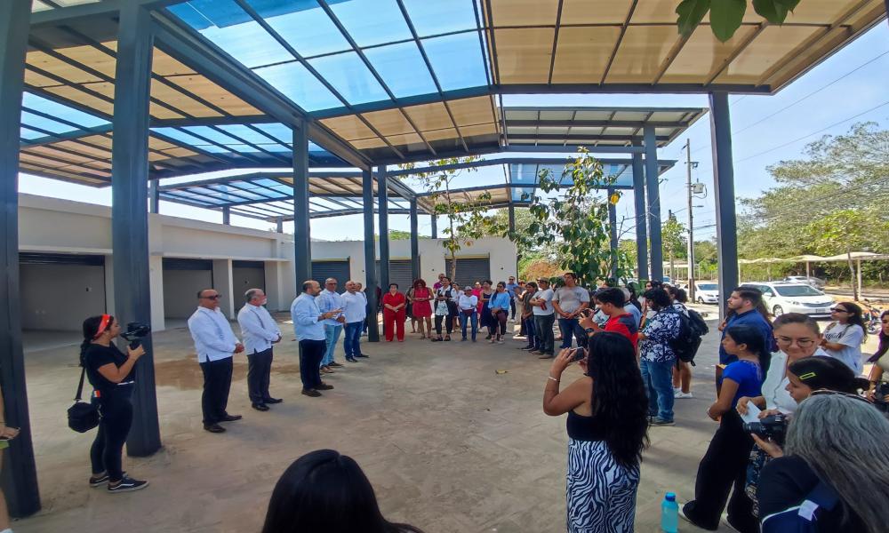 Cuenta UdeG con comodato de plaza comercial para emprendedores del CUCosta