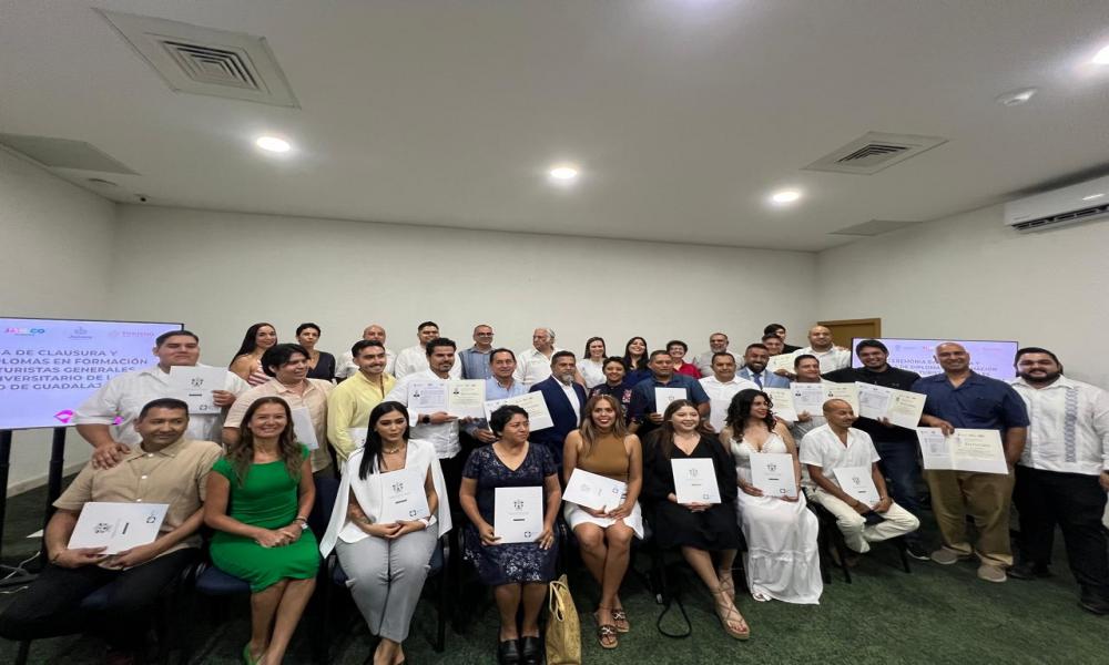 Entrega Secretario de Turismo diplomas a 24 guías de turistas que concluyeron diplomado en CUCosta