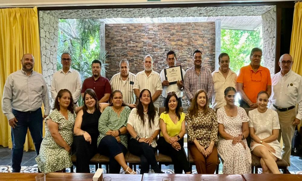 Reconocen trayectoria y antigüedad de personal académico y administrativo