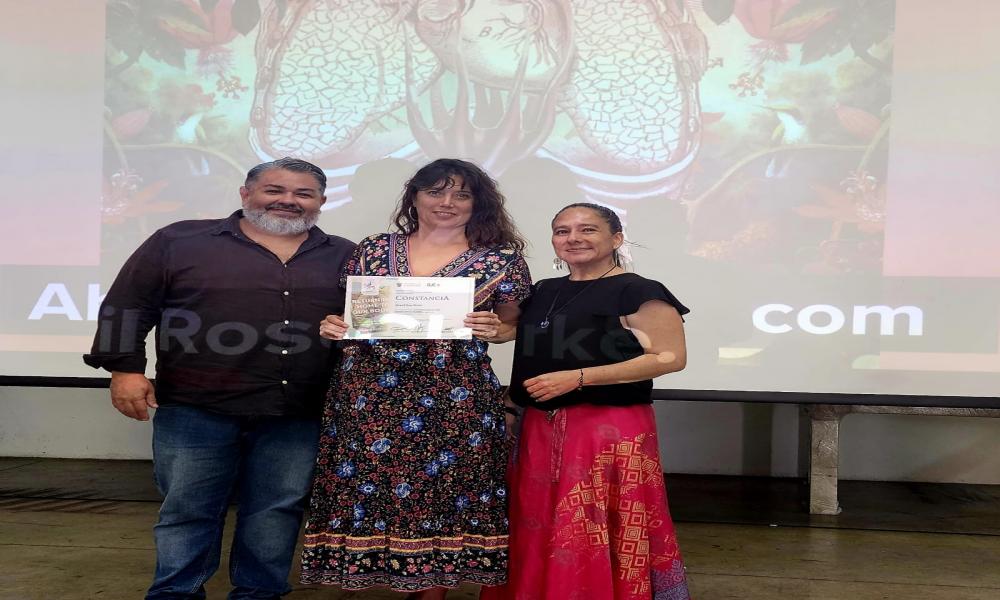 Se reúne la comunidad universitaria en la presentación del libro “Returning Home To Our Bodies”