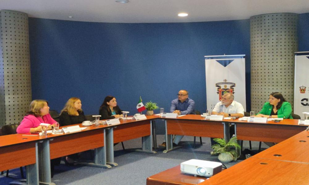 Refrendan convenio entre CUCosta e instituciones universitarias en Canadá